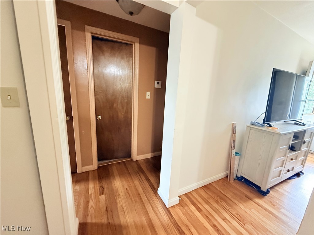 1214 Wentworth Avenue, Toronto, Ohio image 4