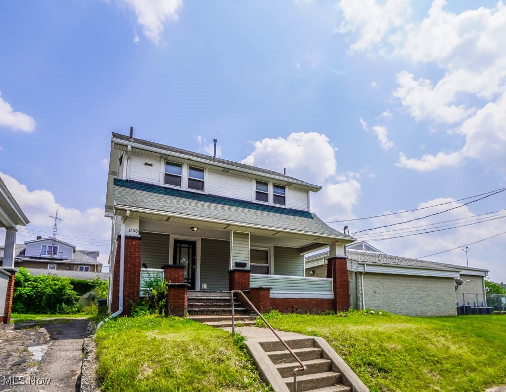 Investor special—add this up-and-down duplex to your portfolio! Both units offer rentable space with existing appliances, income potential around $600 per month each, and the flexibility to choose your tenants. Call to see it today!