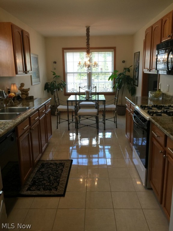 Warren Cc Villas Condos - Residential