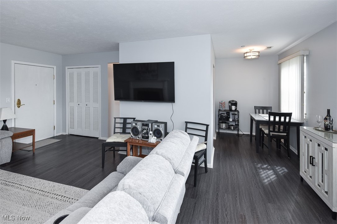 2885 Pease Drive #220, Rocky River, Ohio image 6