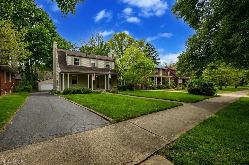 Photo of 1390 Delia Avenue, Akron, OH 44320 (MLS # 5210703)