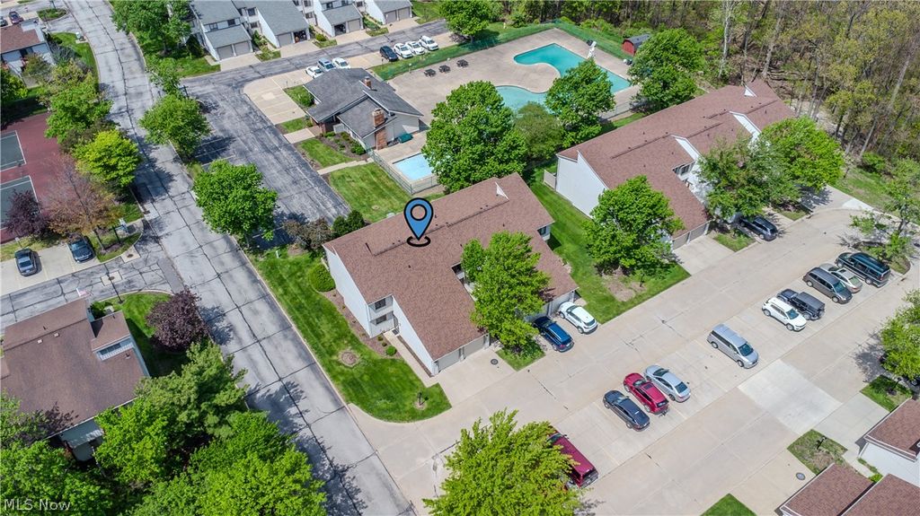 Photo of 5556 Hilltop Oval, Parma, OH 44134 (MLS # 5208981)
