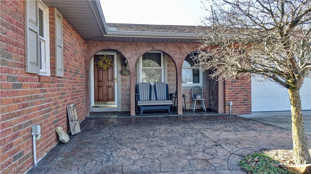 Photo of 627 Chestnut Street, West Lafayette, OH 43805 (MLS # 5191313)