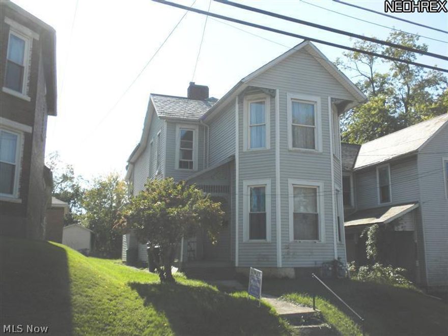 2 unit building. Upper unit rents for $350. Lower unit rents for $400. Tenants pay all utilities. New paint and carpeting, up and down.