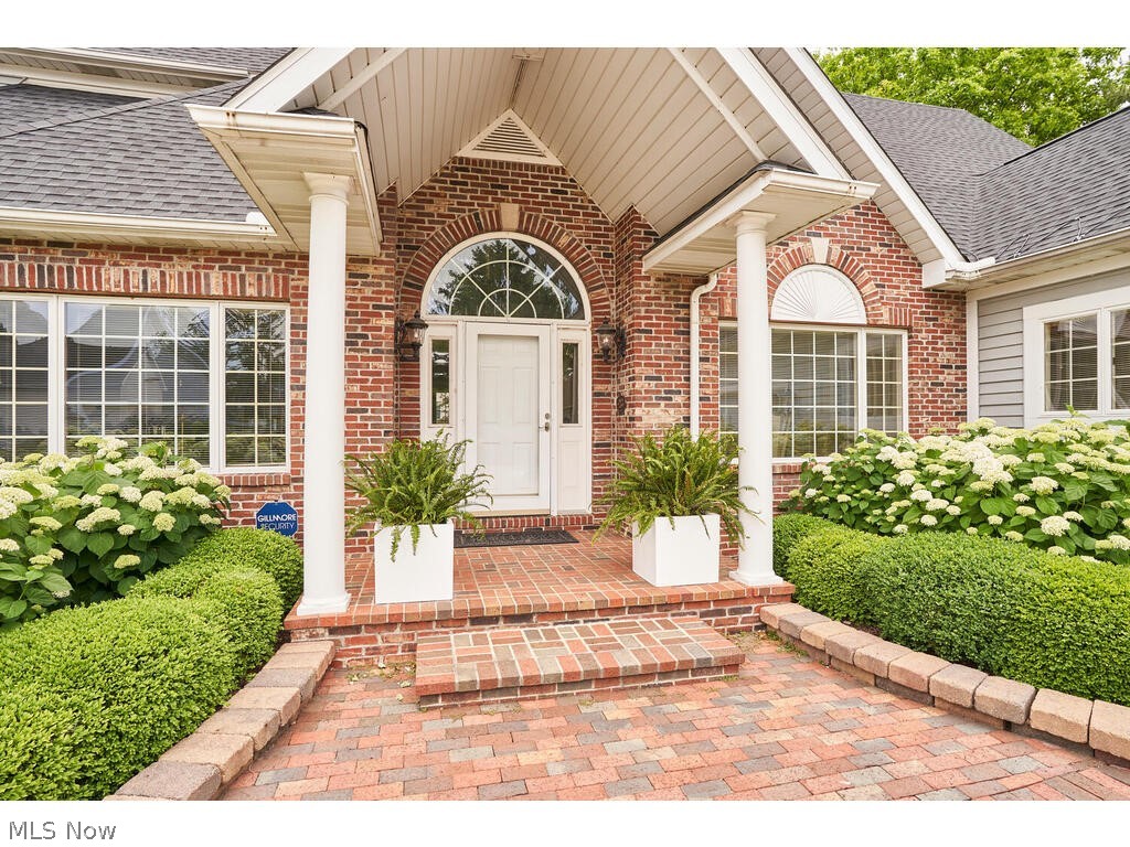 Village Crystal Lakes Condo - Residential