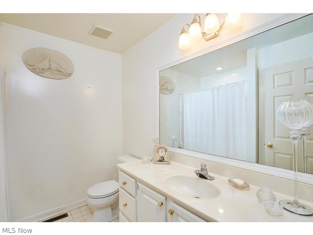 Village Crystal Lakes Condo - Residential