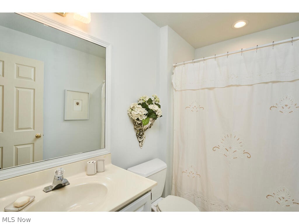 Village Crystal Lakes Condo - Residential