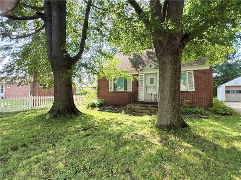 Photo of 515 Harding Avenue SW, Massillon, OH 44646 (MLS # 5252953)