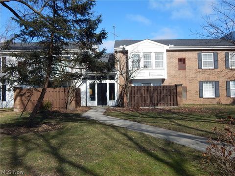 Condo For Sale - 26179 Raintree Boulevard #D8<br/> Olmsted Falls, OH 44138