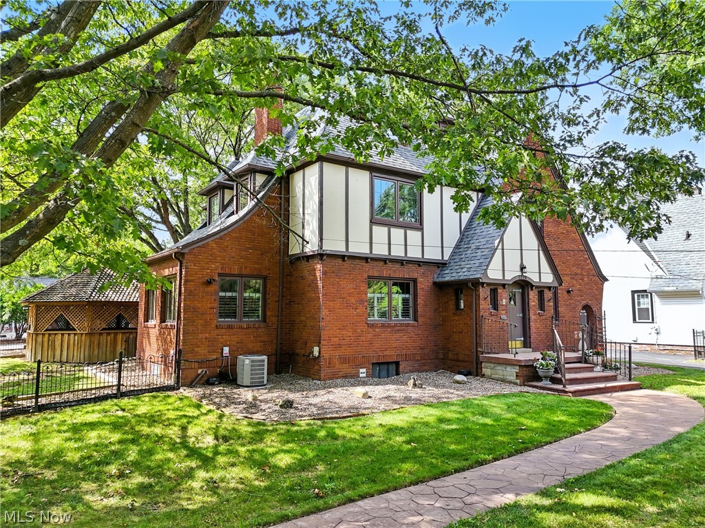 Mennes #1 - Residential