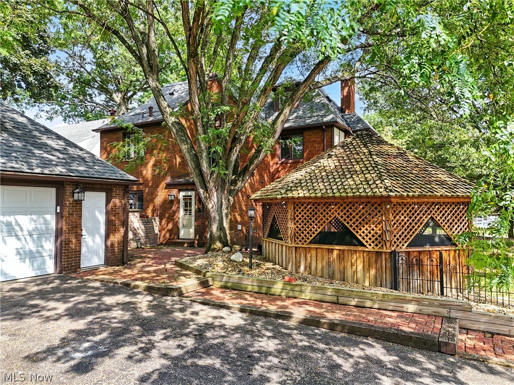 Mennes #1 - Residential