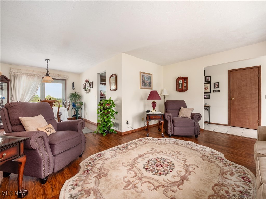 3015 Shaw Rd, Zanesville, Ohio image 4