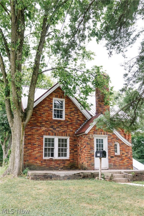 Photo of 472 W 6th Street, Mansfield, OH 44903 (MLS # 5239128)