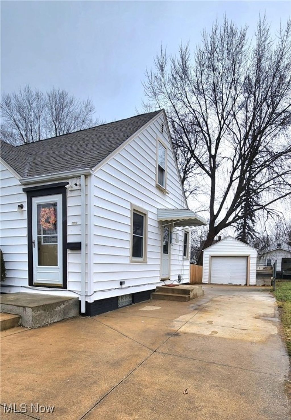 Photo of 1209 17th Street NE, Canton, OH 44705 (MLS # 5180739)