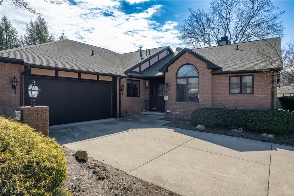 Photo of 101 N Circle Drive, Canton, OH 44709 (MLS # 5189717)