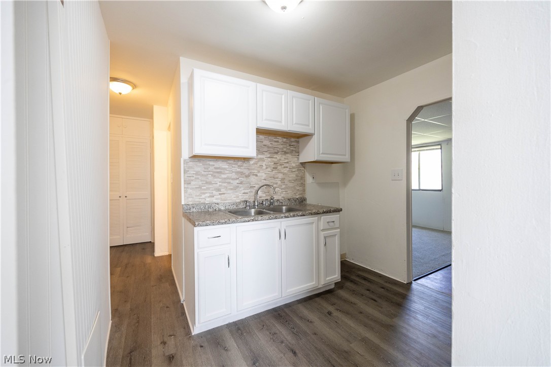 Robert Dvoraks Brentwood Village - Residential