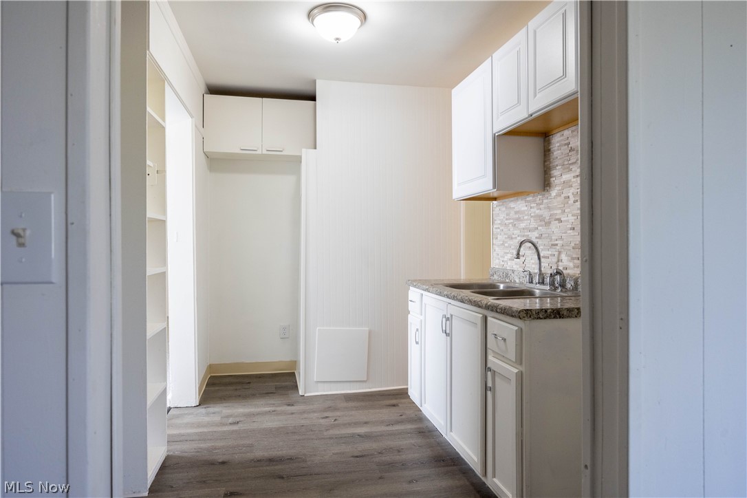 Robert Dvoraks Brentwood Village - Residential