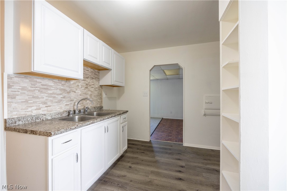 Robert Dvoraks Brentwood Village - Residential