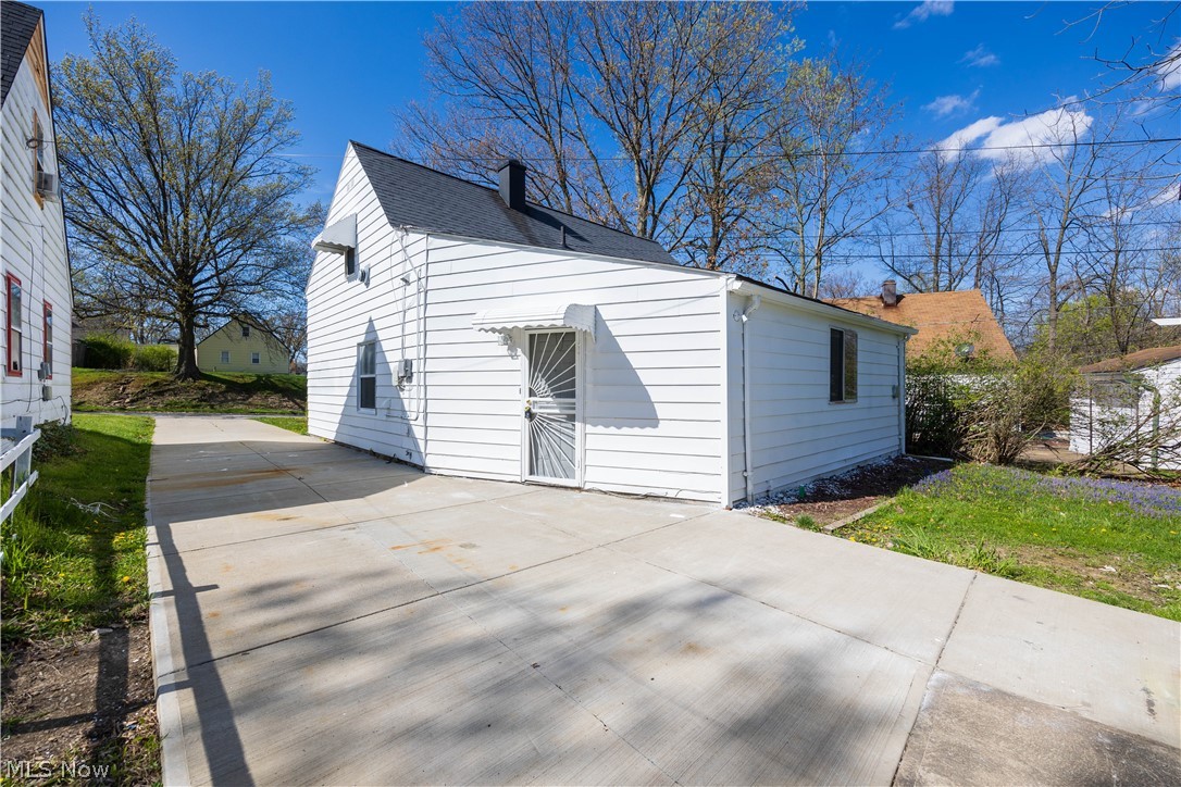 Robert Dvoraks Brentwood Village - Residential