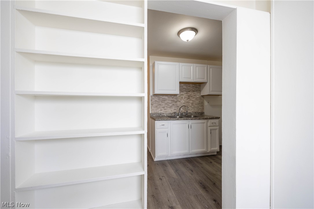 Robert Dvoraks Brentwood Village - Residential