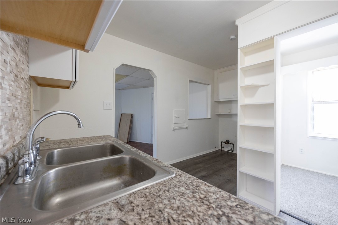 Robert Dvoraks Brentwood Village - Residential