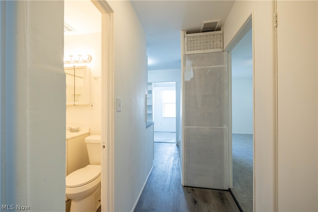 Robert Dvoraks Brentwood Village - Residential