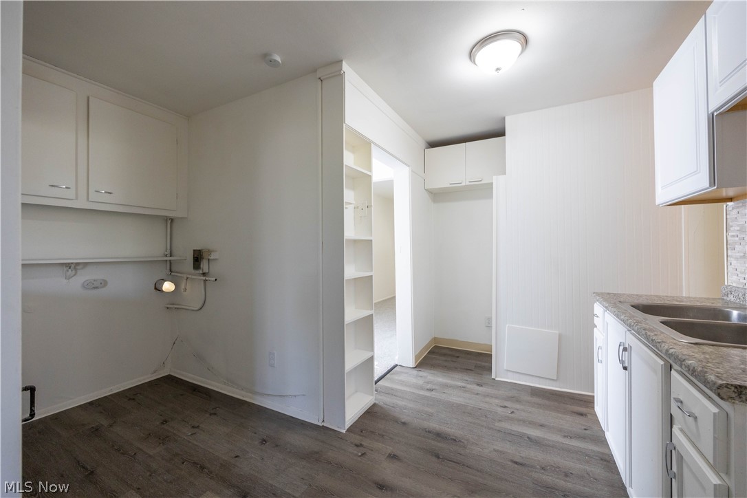 Robert Dvoraks Brentwood Village - Residential