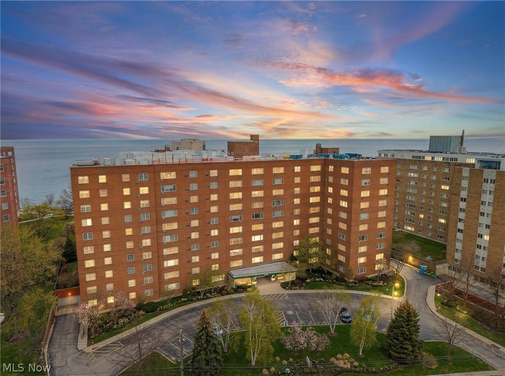 Photo of 11820 Edgewater Drive #915, Lakewood, OH 44107 (MLS # 5197539)