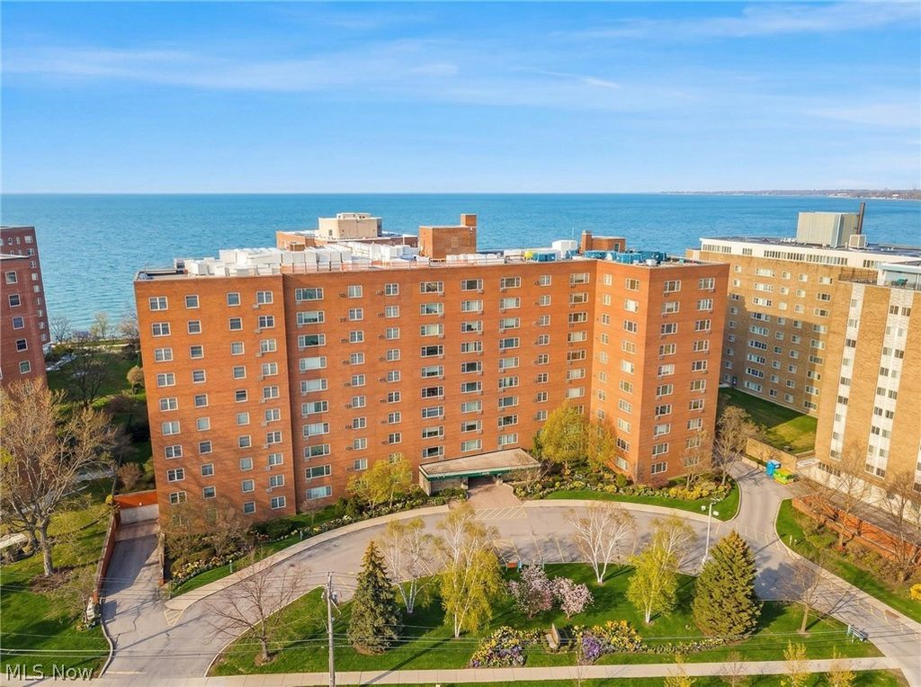 Photo of 11820 Edgewater Drive #915, Lakewood, OH 44107 (MLS # 5197539)