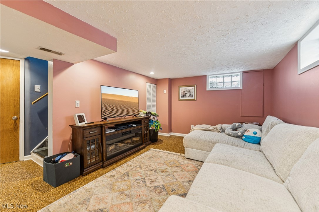 Hoy Lo Mae - Residential