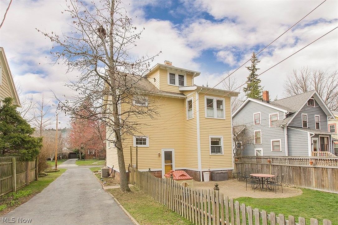 Shaker Lakes - Residential