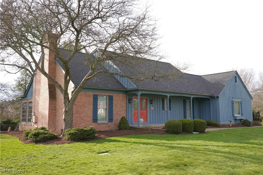 Photo of 1235 Briarview Avenue NW, North Canton, OH 44720 (MLS # 5197712)