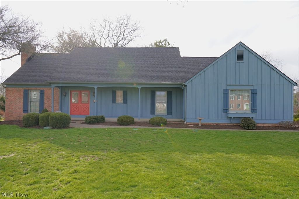 Photo of 1235 Briarview Avenue NW, North Canton, OH 44720 (MLS # 5197712)