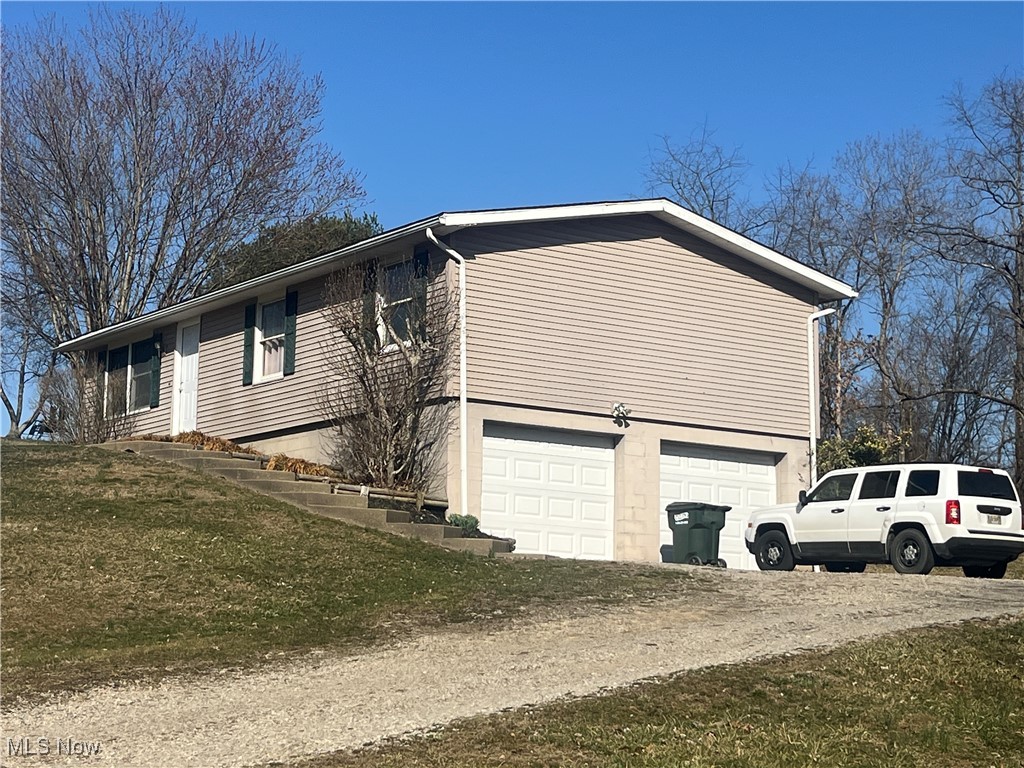 3835 Holbein Drive, Zanesville, Ohio image 2