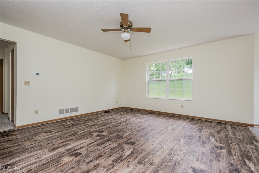10237 Middlebranch Avenue, Hartville, Ohio image 10