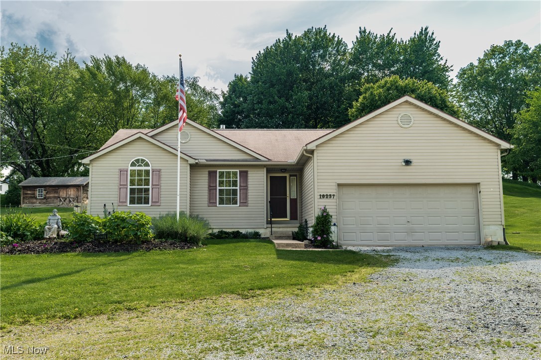 10237 Middlebranch Avenue, Hartville, Ohio image 1
