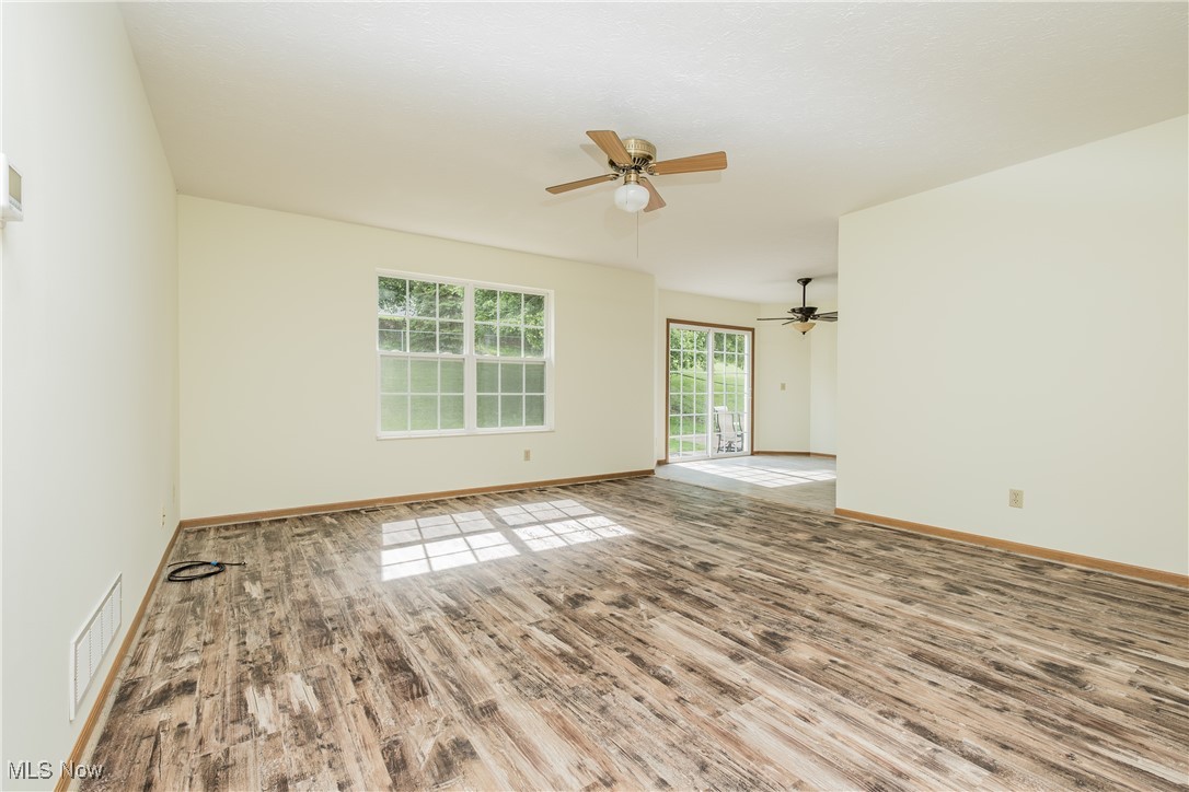 10237 Middlebranch Avenue, Hartville, Ohio image 12
