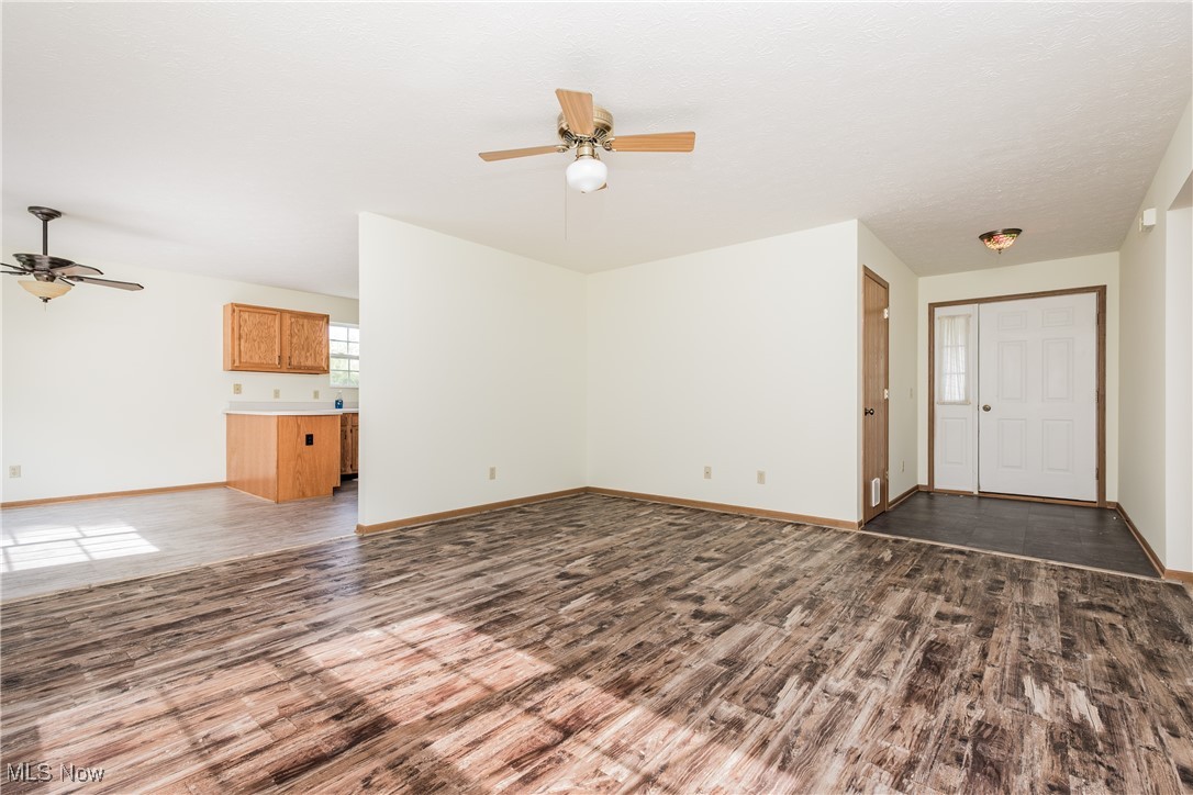 10237 Middlebranch Avenue, Hartville, Ohio image 3