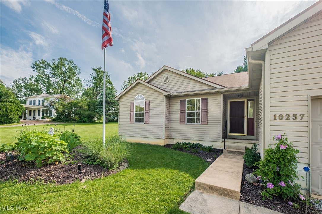 10237 Middlebranch Avenue, Hartville, Ohio image 2