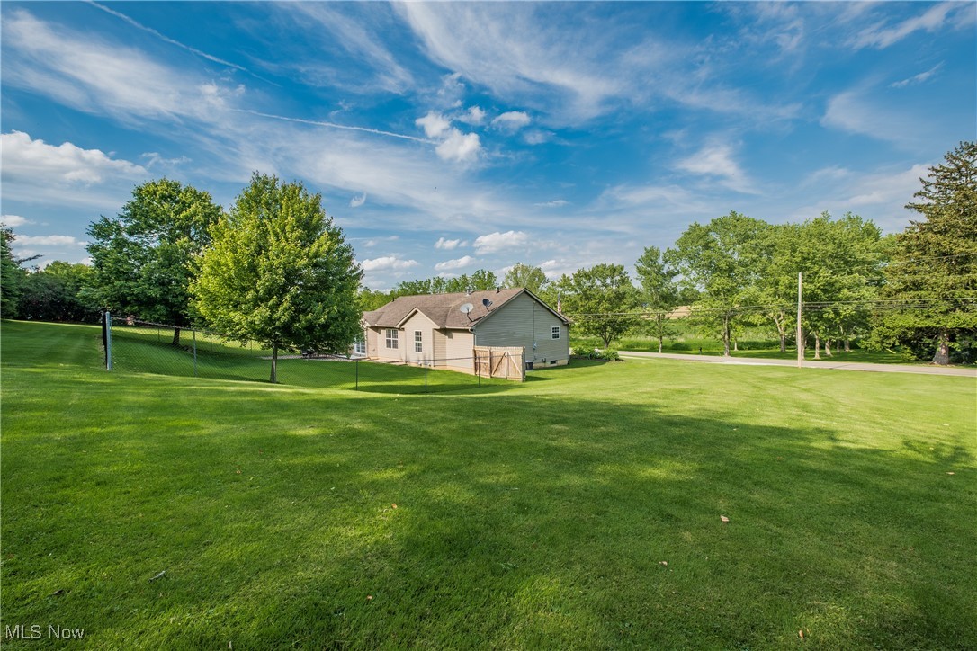 10237 Middlebranch Avenue, Hartville, Ohio image 28