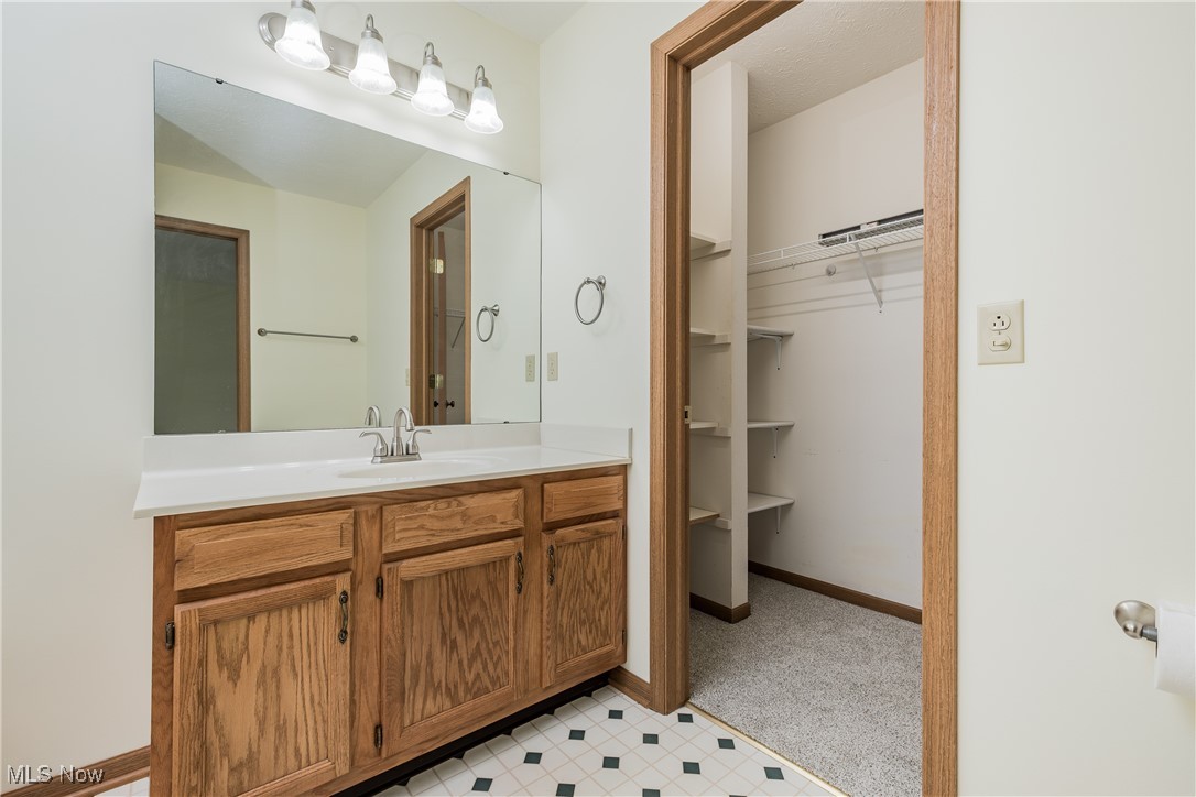 10237 Middlebranch Avenue, Hartville, Ohio image 15