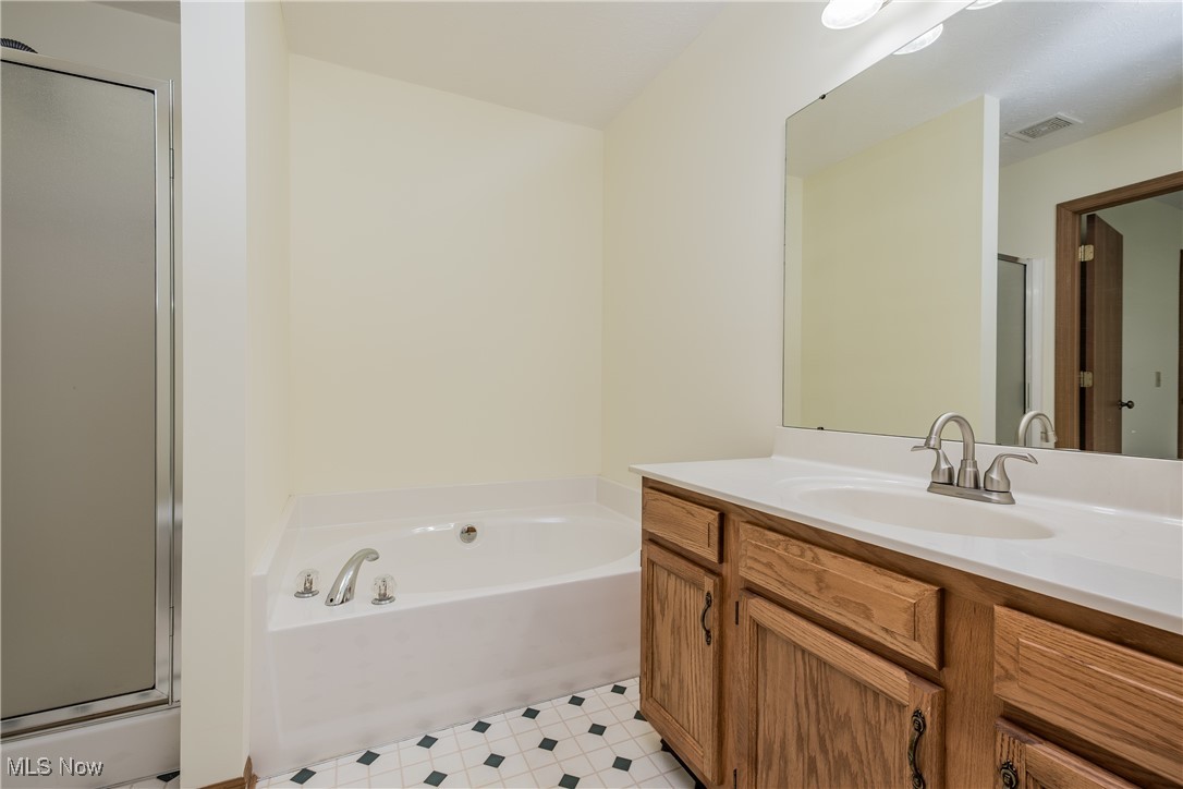 10237 Middlebranch Avenue, Hartville, Ohio image 14