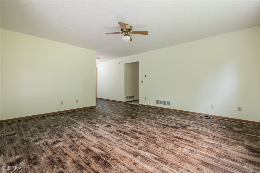 10237 Middlebranch Avenue, Hartville, Ohio image 11