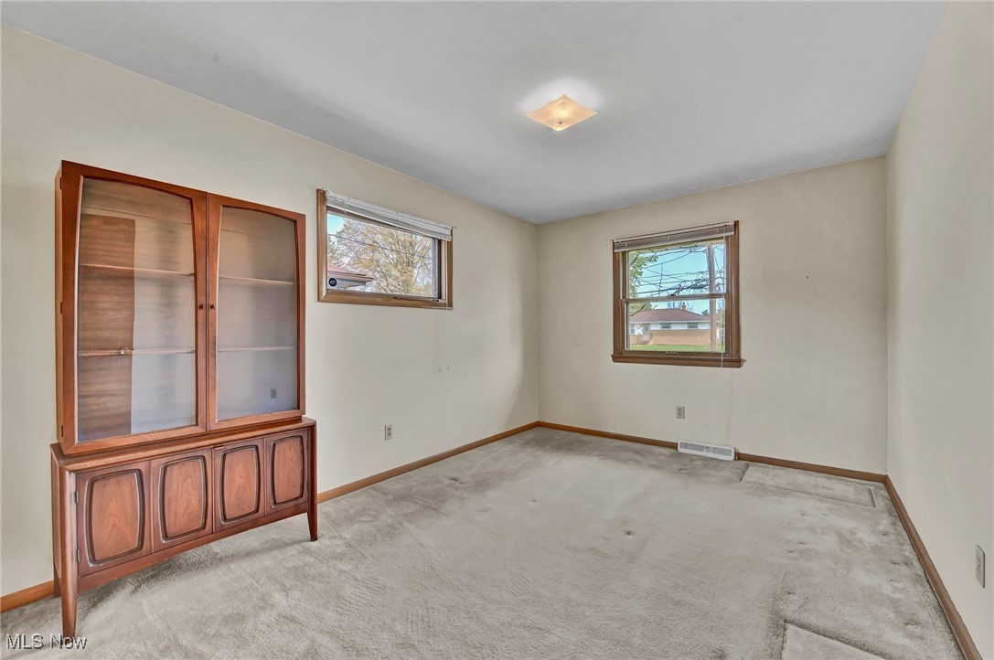 18203 Broxton Drive, Strongsville, Ohio image 8