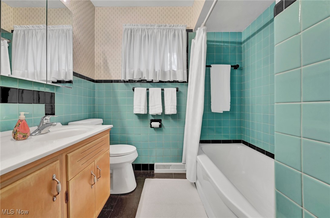 18203 Broxton Drive, Strongsville, Ohio image 10