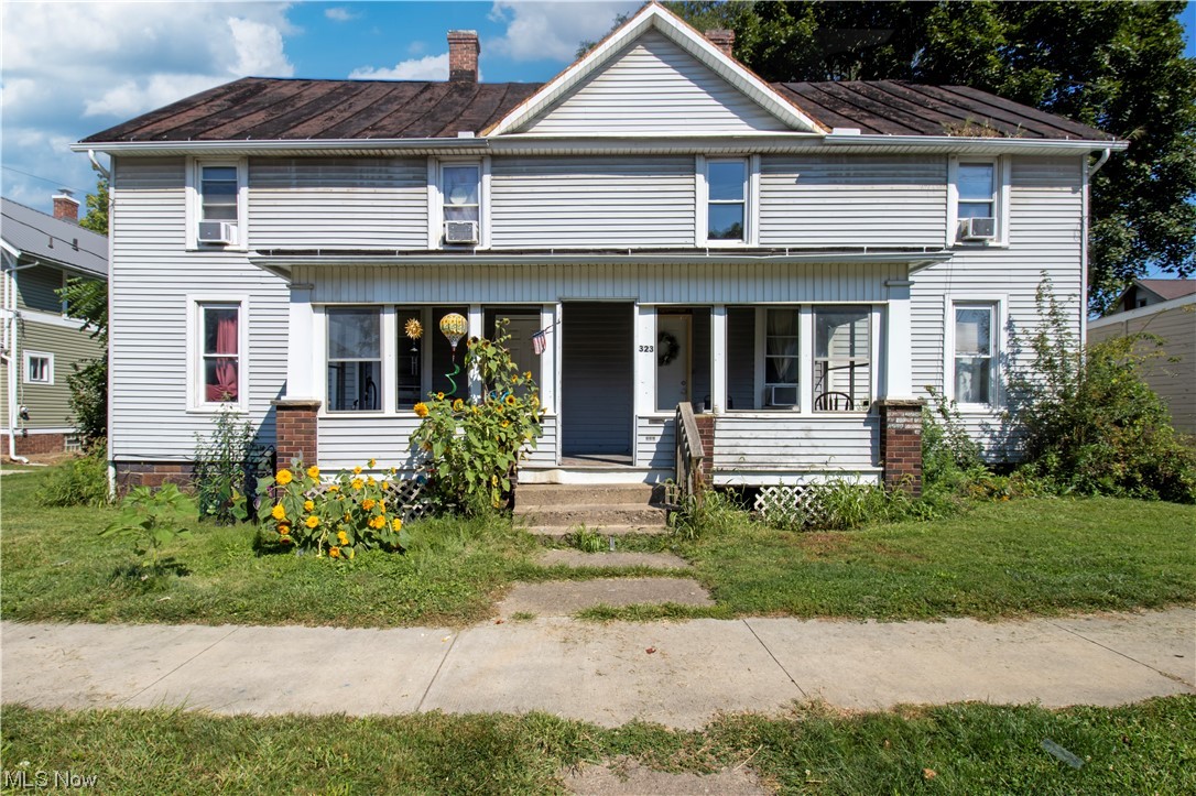 GREAT INVESTMENT OPPORTUNITY!!! I may not be pretty, but my income sure is! This baby is a cash cow bringing in over $1800+/MONTH! This duplex has a total of 7-8 bedrooms with hardwood floors upstairs. Tenants pay all utilities. Great cash flow to add to your investment portfolio!