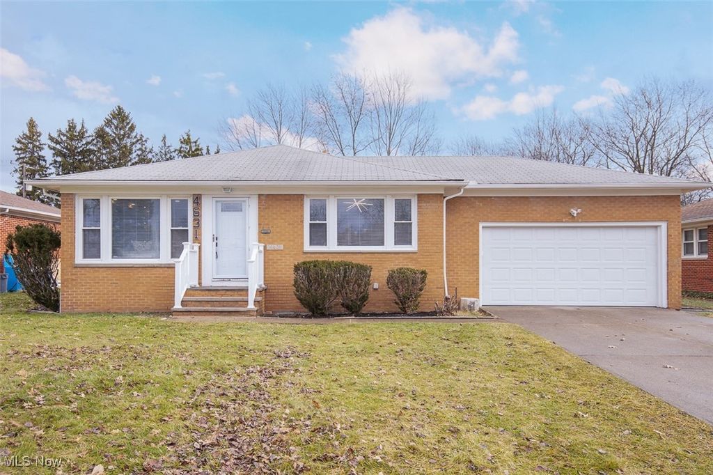 Photo of 4631 Belfiore Road, Warrensville Heights, OH 44128 (MLS # 5180403)