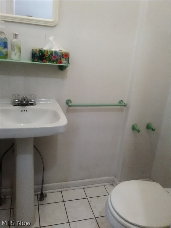 Main image without alt text