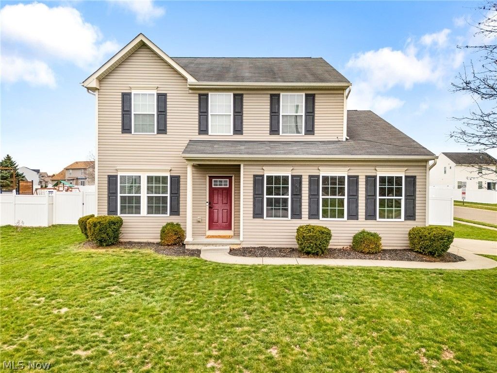 Photo of 8111 Middlebranch Avenue NE, OH 44652 (MLS # 5197286)