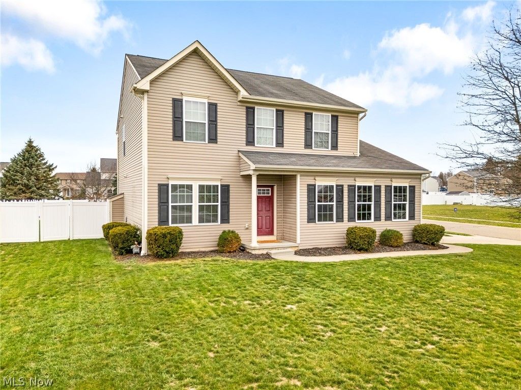 Photo of 8111 Middlebranch Avenue NE, OH 44652 (MLS # 5197286)